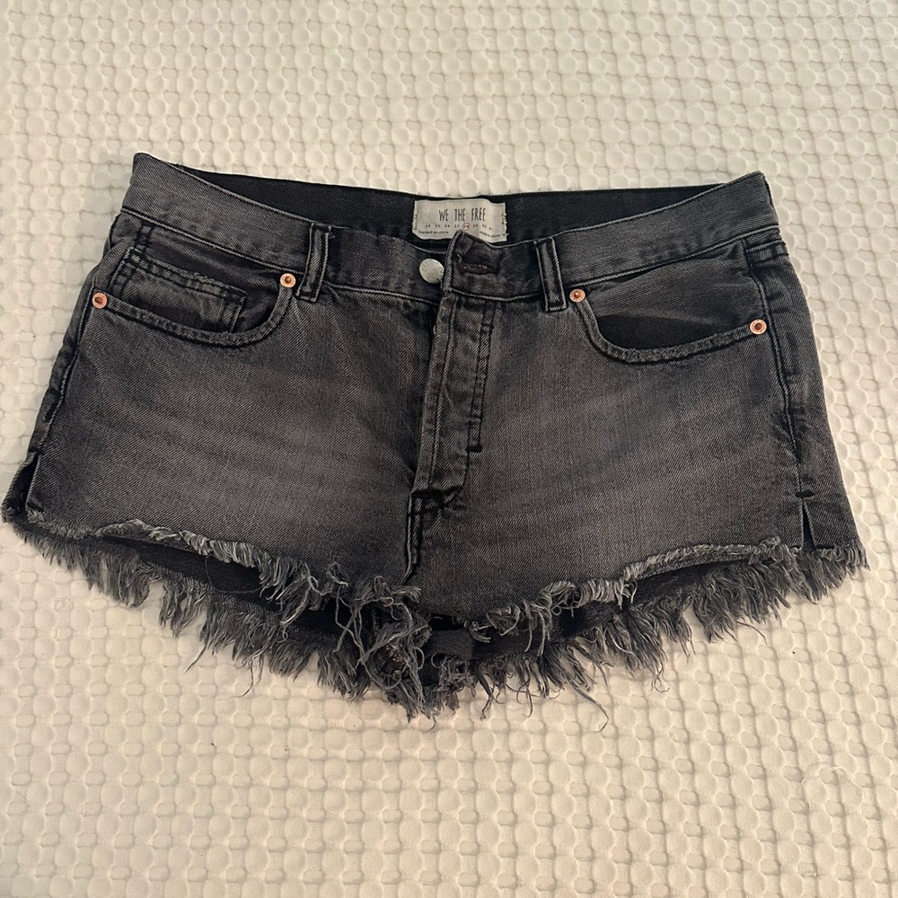 Free People | Black Denim Women Short Shorts (Size 28) 🌚